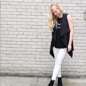 Black sleeveless blazer / vest